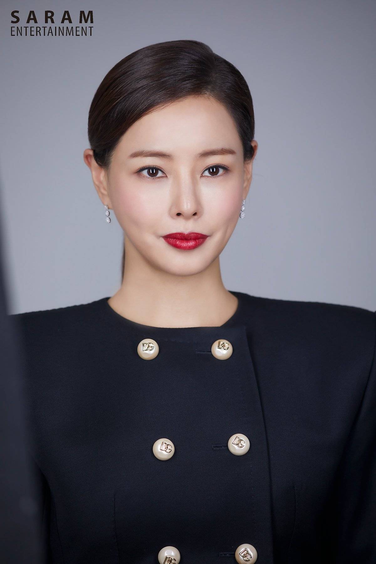 Lee Ha Nee Saram Entertainment Profile photos